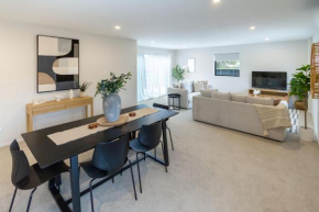 Church Corner, Parking and Large Living Area, Christchurch